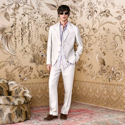 Model wearing an Etro suit of SS26 collection