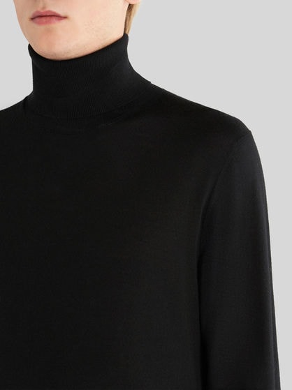 HIGH NECK JUMPER WITH LOGO ON REAR