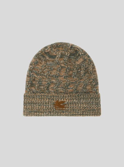 CASHMERE BEANIE WITH CABLE DETAIL AND PEGASO EMBROIDERY