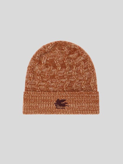 CASHMERE BEANIE WITH CABLE DETAIL AND PEGASO EMBROIDERY