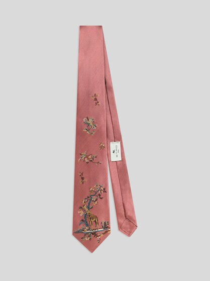 SILK JACQUARD TIE WITH PLACED GIRAFFE MOTIF