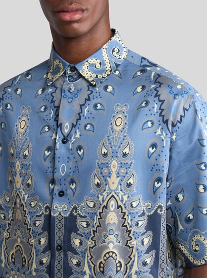SHORT-SLEEVED OVERSIZED SHIRT