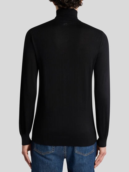 CASHMERE AND SILK TURTLENECK SWEATER