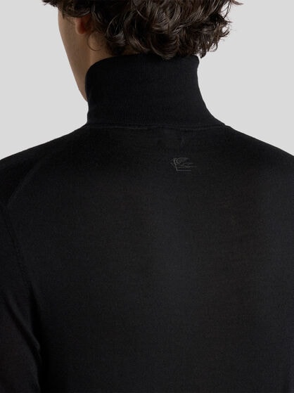 CASHMERE AND SILK TURTLENECK SWEATER