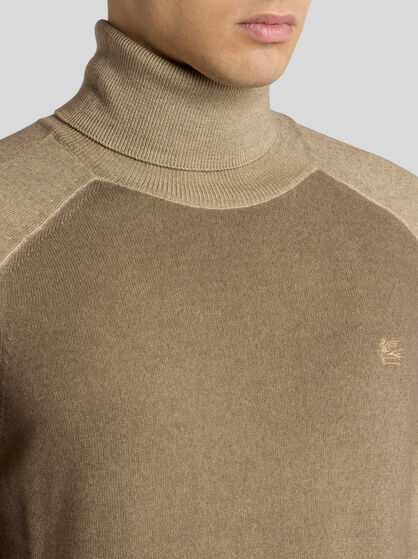 WOOL TURTLENECK WITH PEGASO LOGO