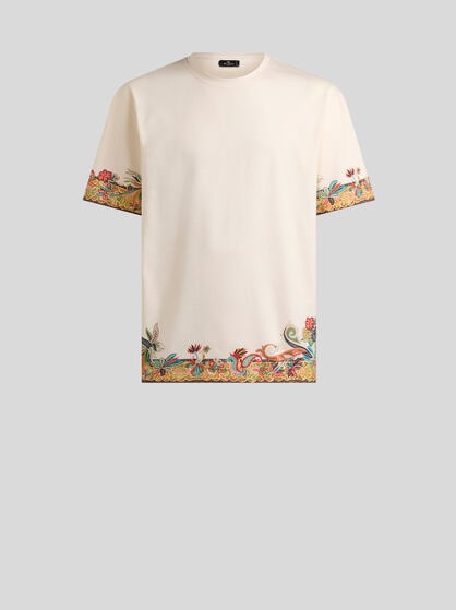 T-SHIRT AUS BAUMWOLLJERSEY MIT PLATZIERTEM PAISELY-PRINT