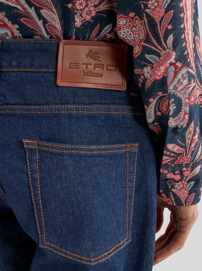 REGULAR-FIT JEANS WITH STITCHING ON FRONT POCKETS