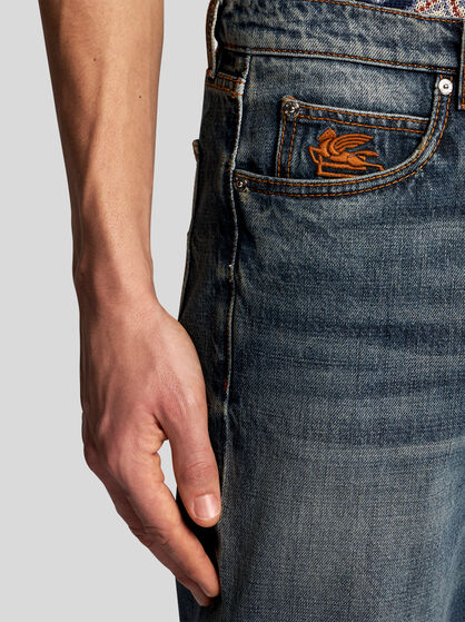 VINTAGE-EFFECT JEANS