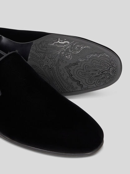 PLAIN-COLOURED LOAFERS