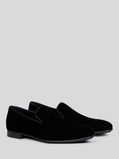 PLAIN-COLOURED LOAFERS