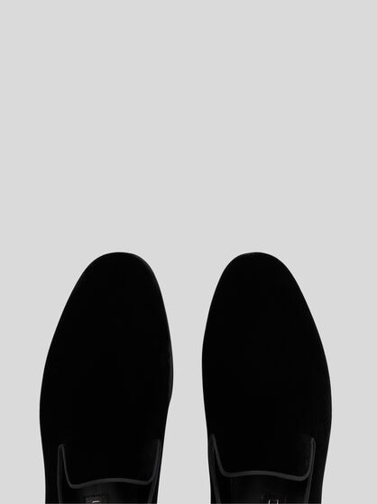 PLAIN-COLOURED LOAFERS
