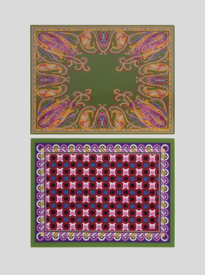 SET OF TWO PATTERNED CHARGERS