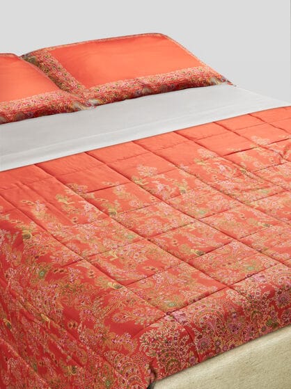 COTTON SATIN QUILT WITH PAISLEY PRINT