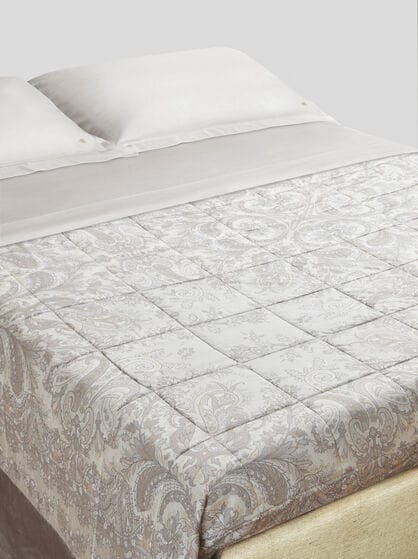 COTTON QUILT WITH LEAFY PRINT