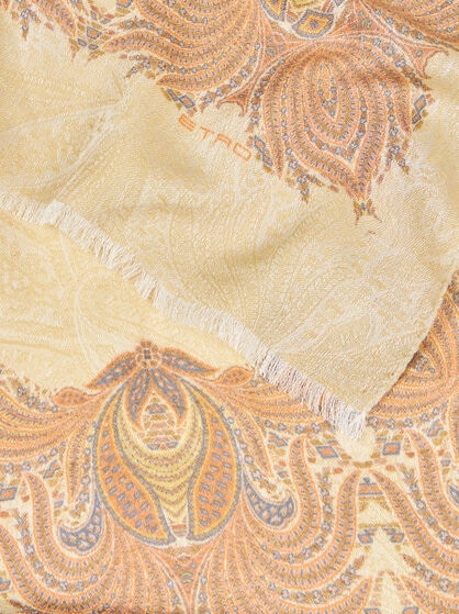 SCARF WITH FOLIAGE-PATTERNED EDGES