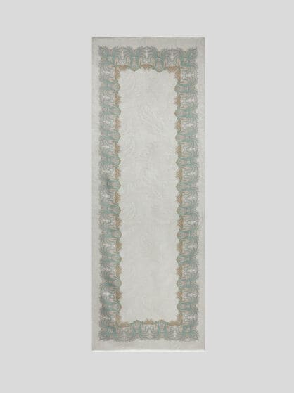 SCARF WITH FOLIAGE-PATTERNED EDGES