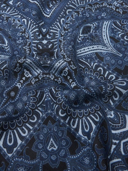 SCARF WITH SILK SCARF PATTERN