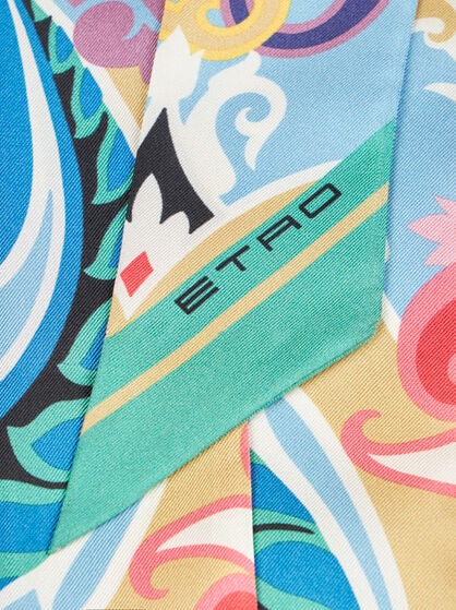 MULTICOLOURED SILK PAISLEYINA WITH MOTIF