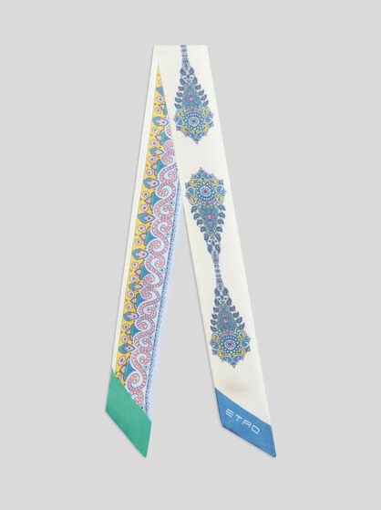 SILK PAISLEYINA WITH MEDALLION AND PAISLEY MOTIF