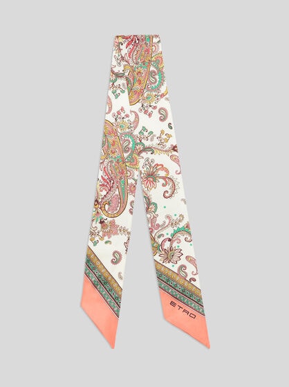 SILK PAISLEYINA WITH LEAFY MOTIF