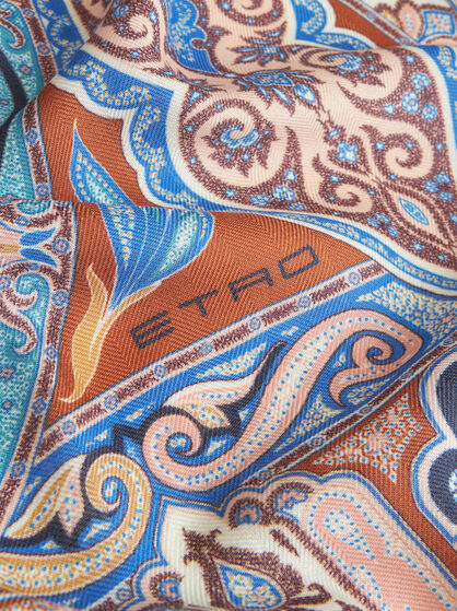 SILK AND CASHMERE SHAWL WITH GEOMETRIC MOTIF