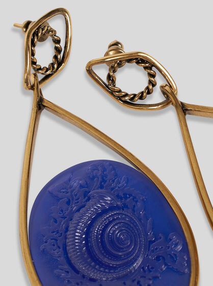 EARRINGS WITH CAMEO SHELL