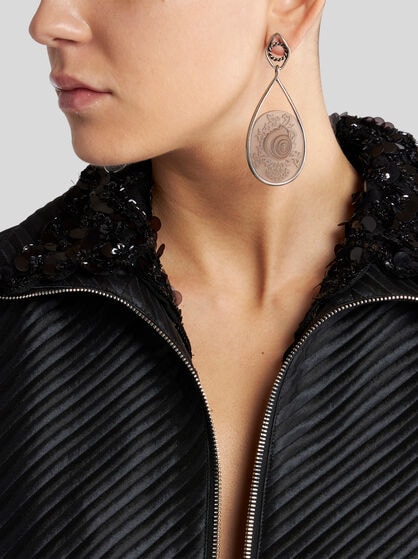EARRINGS WITH CAMEO SHELL