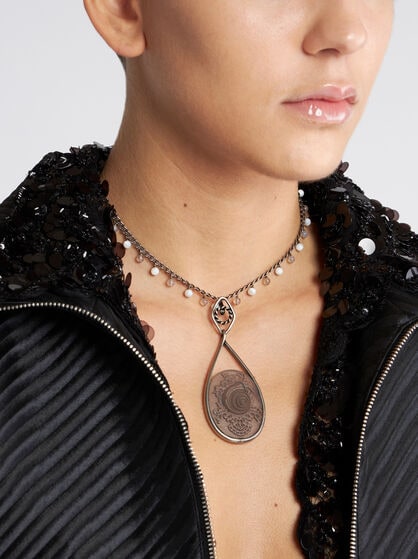 NECKLACE WITH CAMEO PENDANT