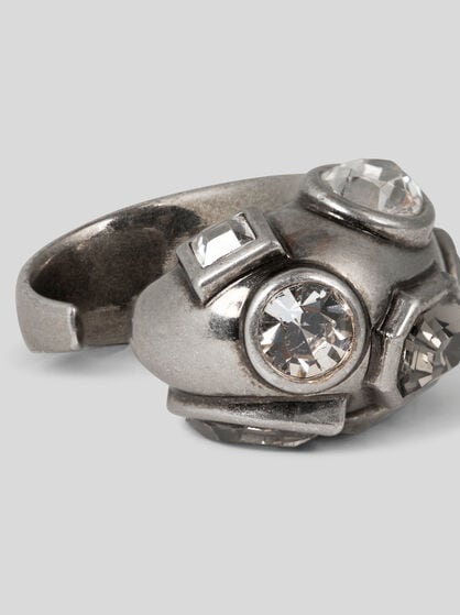 RING MIT SCHMUCKSTEINEN