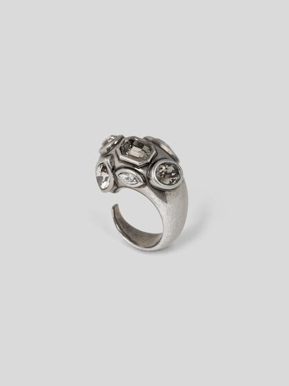 RING MIT SCHMUCKSTEINEN