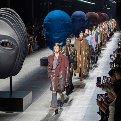 shot of models during FW24 fashion show - link to woman fashion show FW2425