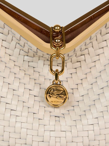 MITTLERE VELA-TASCHE MIT FLECHTMUSTER