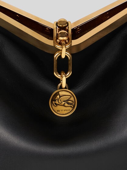 MITTLERE VELA-TASCHE MIT STICKEREI