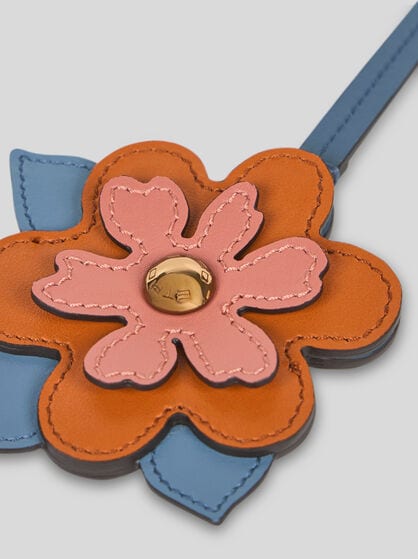 FULL-GRAIN LEATHER FLOWER CHARM