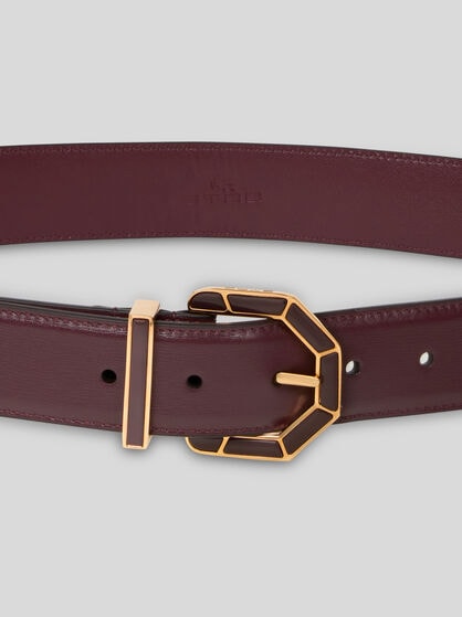 GÜRTEL AUS LEDER MIT GEOMETRISCHER SCHNALLE