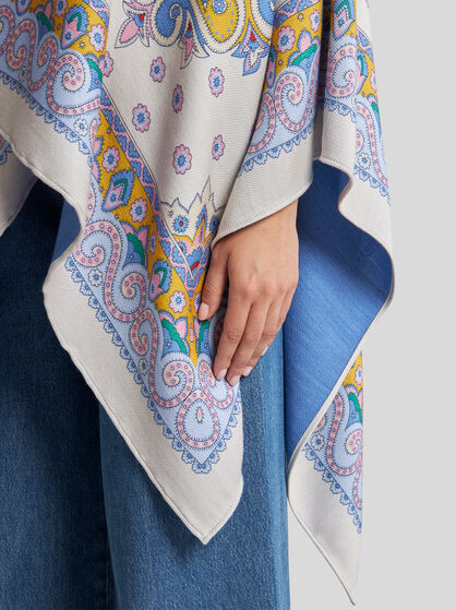 CAPE WITH DAISIES