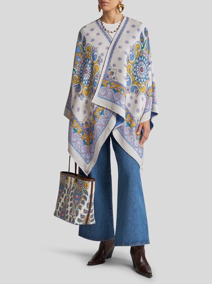 CAPE WITH DAISIES