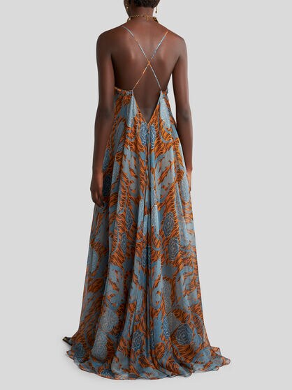 KLEID AUS BEDRUCKTER SEIDE