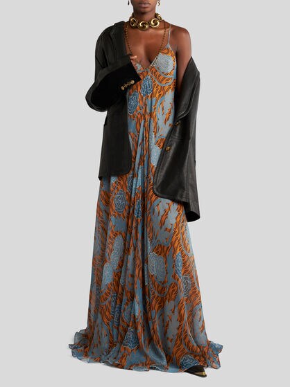 KLEID AUS BEDRUCKTER SEIDE