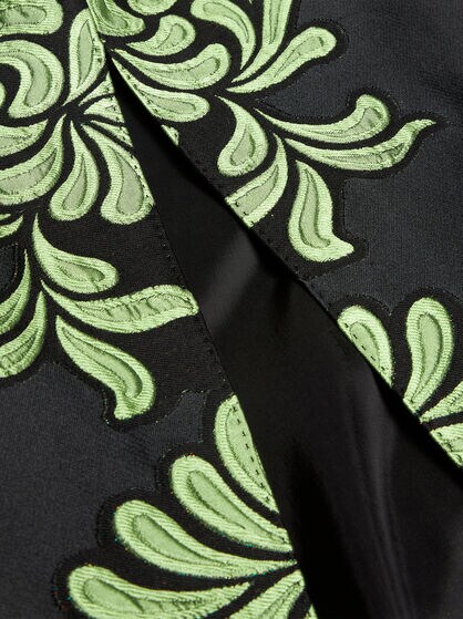 ETUIKLEID AUS BROKATJACQUARD