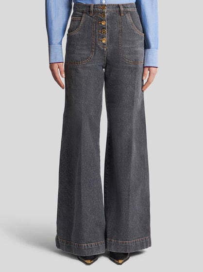 FLARED JEANS WITH PEGASO BUTTONS