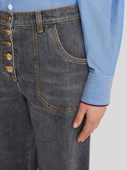 FLARED JEANS WITH PEGASO BUTTONS
