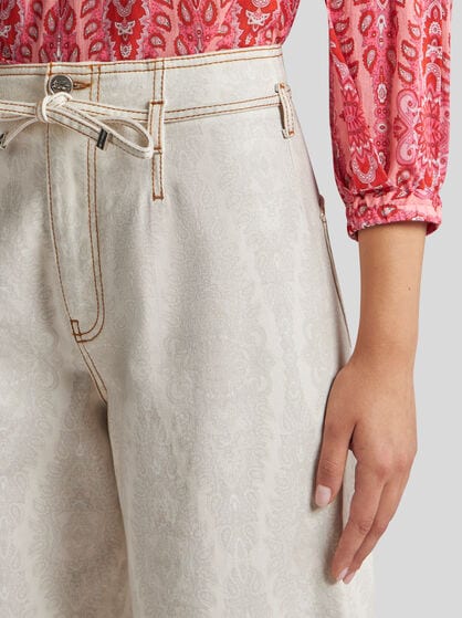 CULOTTE JEANS WITH BELT AND MEDALLION/PAISLEY MOTIF