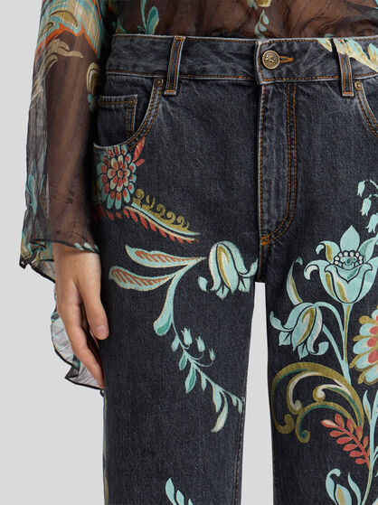 FLARED JEANS WITH DAFFODIL PRINT