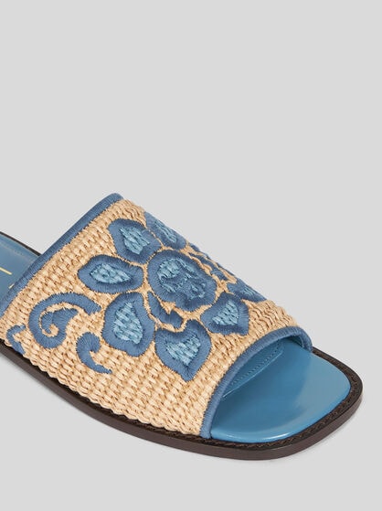 EMBROIDERED RAFFIA SLIDES