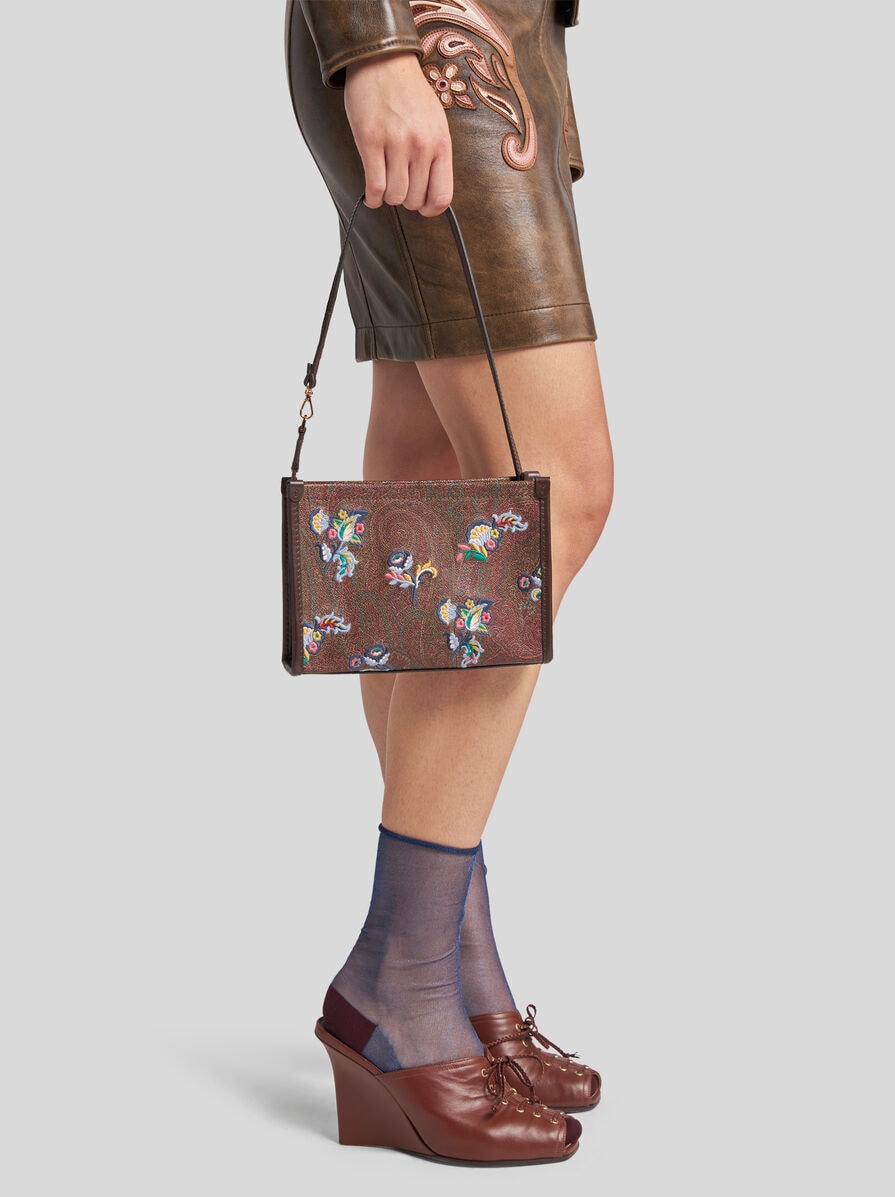 ARNICA POUCH WITH EMBROIDERY