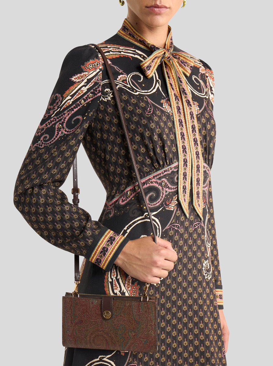 美品✨ストラップ外してもヨシ✨　ETRO　エトロ　お財布ショルダー ETRO エッセンシャル アルニカ ウォレット ショルダーストラップ付き