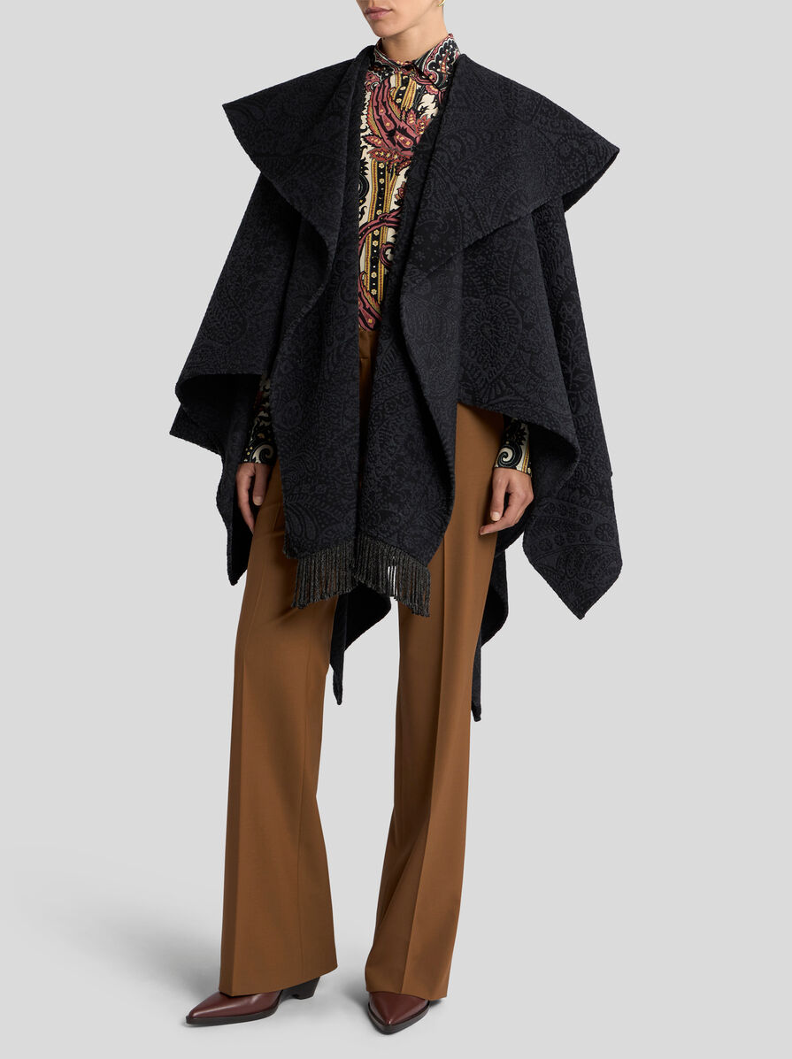 WOOL-BLEND JACQUARD CAPE WITH PAISLEY FOLIAGE MOTIF | Capes and