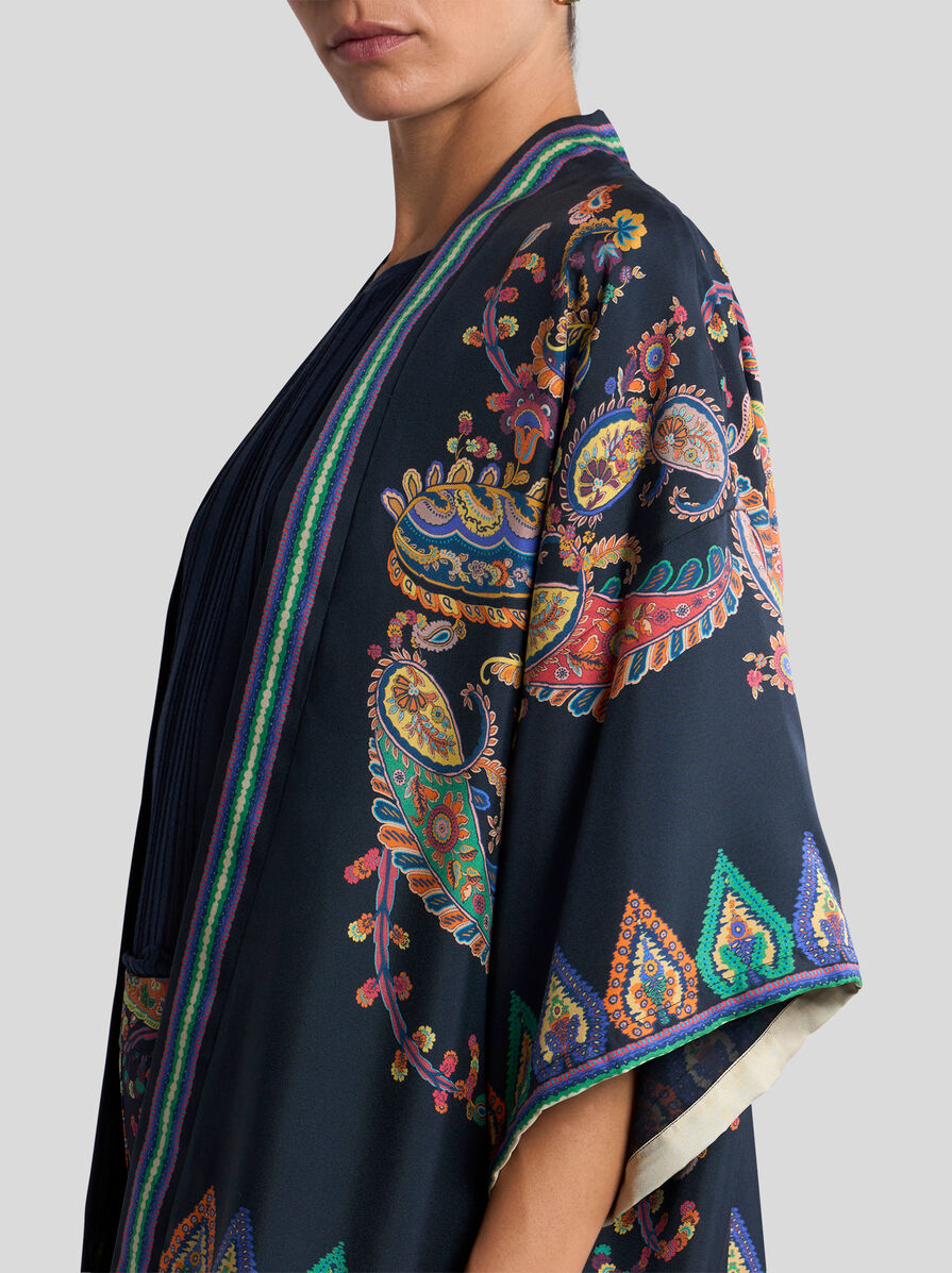 SILK TWILL KESA WITH PLACED FLORAL PAISLEY PRINT | Capes and