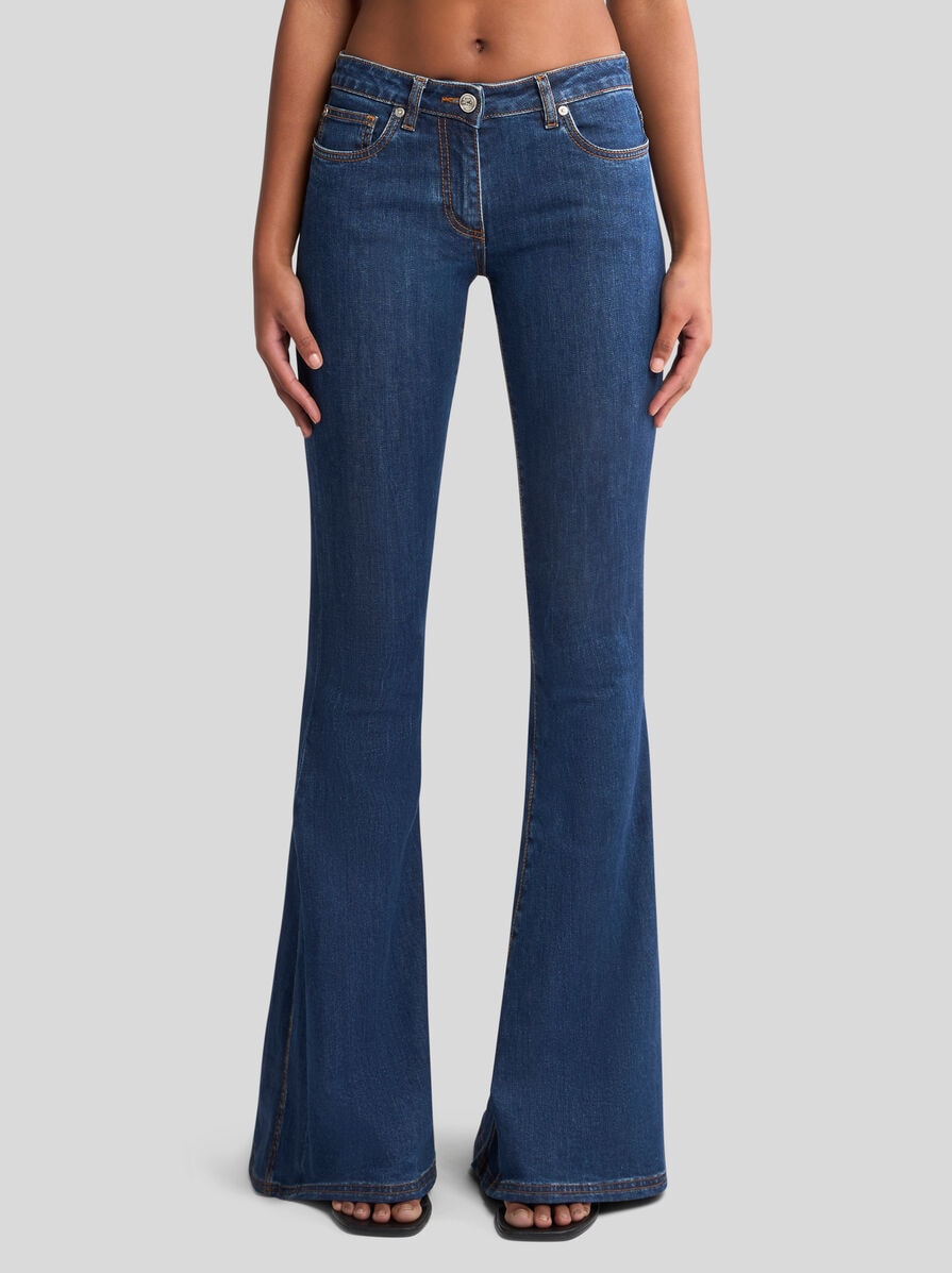 デニム・ジーパン ETRO SS25 Flared jeans (WRNB0022AD283 S8280) JEANS FLARE CON LOGO RICAMATO SUL RETRO | Denim | ETRO
